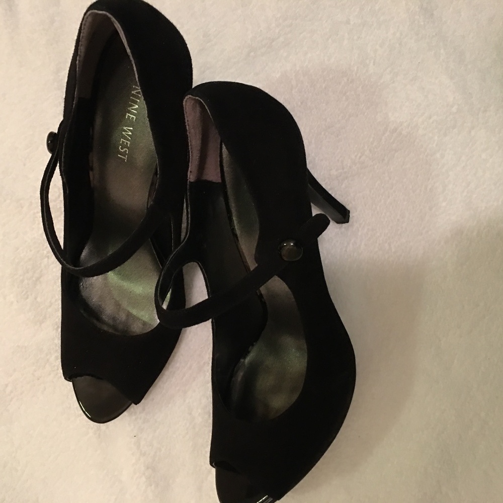 Nine West Black Suede Pump